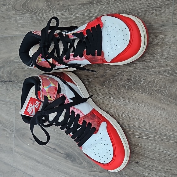 Jordan 1 retro high og Spider Man across the spiderverse kids size 4 - Picture 2 of 6
